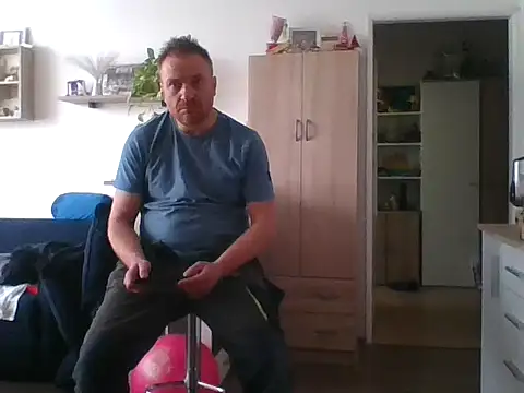 82liska online show from April 2026 11:42:02 AM