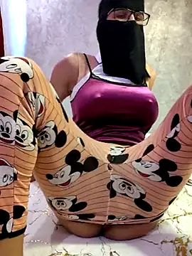 Snapshot of Charmoota_arab chatting on February 2025 04:02:01 PM Charmoota arab online show from February 2025 04:02:01 PM