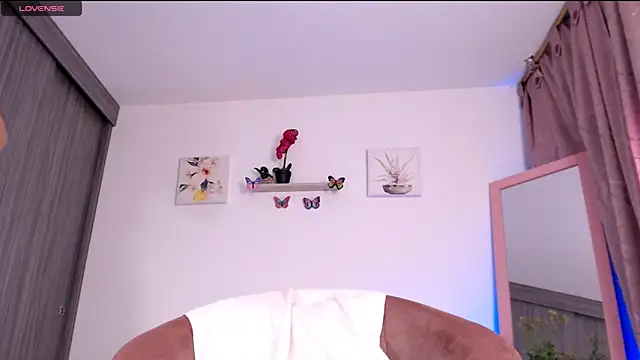 Annaross2 online show from March 2025 05:07:01 PM