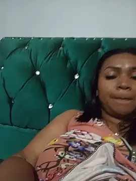 Snapshot of louise_nails chatting on May 2026 11:28:02 AM louise nails online show from May 2026 11:28:02 AM