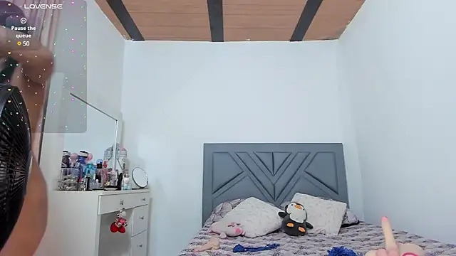 kendall-ewers online show from December 2024 04:02:02 AM