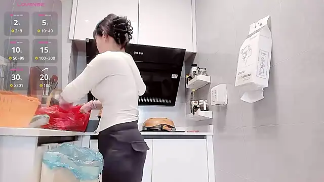 Vivian-6 online show from March 2026 12:33:01 AM