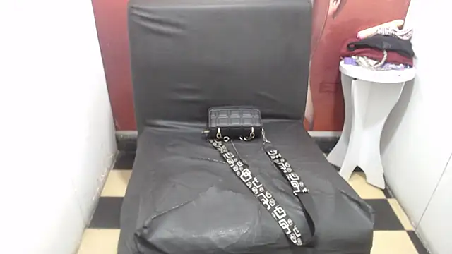 Laura hottt online show from October 2025 03:25:02 PM