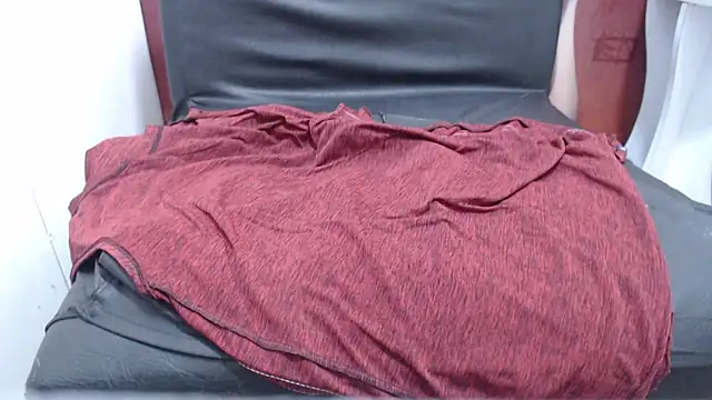 Laura hottt online show from October 2025 02:30:01 PM