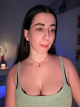 Emylia online show from December 2024 07:00:01 PM