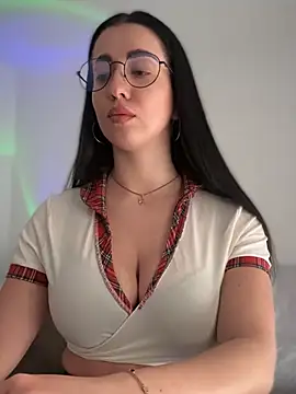 Emylia online show from February 2025 04:37:02 PM