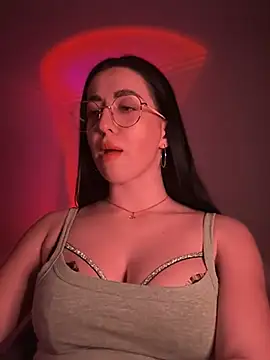 Emylia online show from February 2025 07:47:01 PM