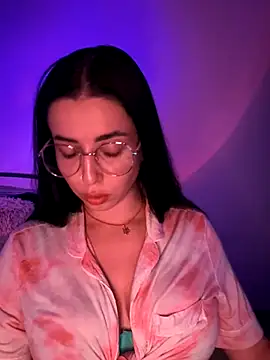 Emylia online show from October 2025 07:22:02 PM