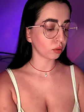 Emylia online show from October 2025 03:00:01 PM