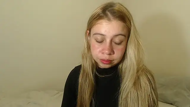 SweetSofty online show from March 2025 10:00:02 PM