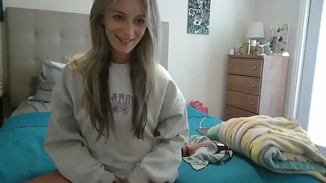 Heyitsmee33 online show from September 2025 06:18:02 PM