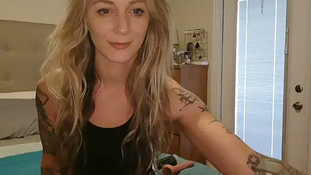 Heyitsmee33 online show from October 2025 11:29:02 AM