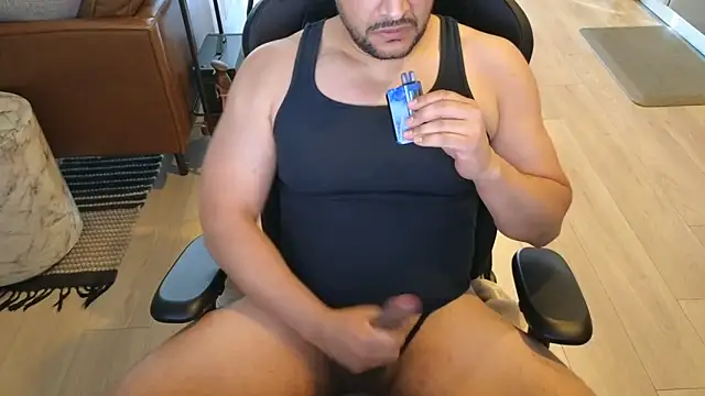 Snapshot of HungandThickLatin chatting on May 2026 02:47:02 PM HungandThickLatin online show from May 2026 02:47:02 PM