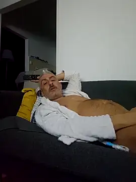 Snapshot of cuci45 chatting on October 2025 09:38:01 PM cuci45 online show from October 2025 09:38:01 PM