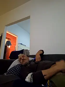 Snapshot of cuci45 chatting on November 2025 06:01:02 PM cuci45 online show from November 2025 06:01:02 PM