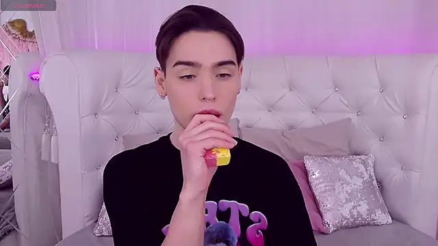 RobbyCharming online show from February 2025 07:55:01 PM