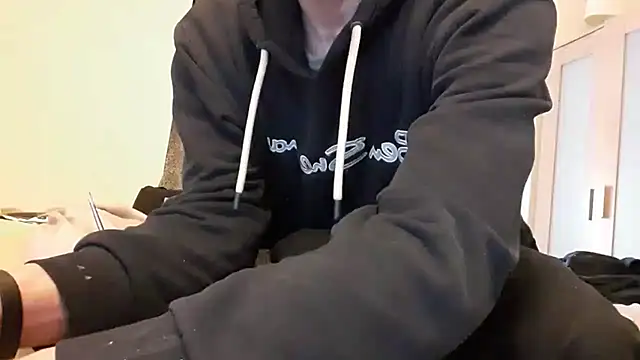 uk-bobbie-uk online show from February 2025 12:37:01 PM