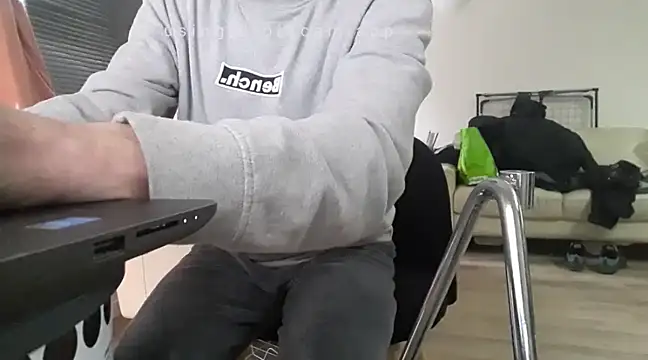 uk-bobbie-uk online show from February 2025 09:00:01 AM