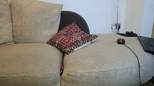 uk-bobbie-uk online show from October 2025 06:25:02 AM