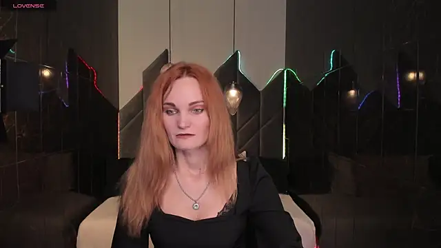 SaraSubtlety online show from November 2025 01:32:02 PM