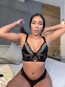 EllaSanz  online show from May 2026 10:07:01 PM