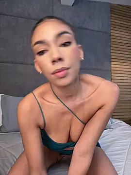 EllaSanz  online show from May 2026 10:27:02 PM