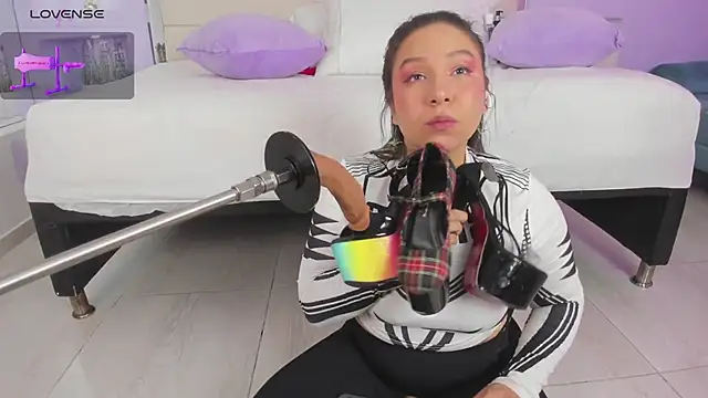 Isabella Daniell online show from January 2025 03:52:02 AM