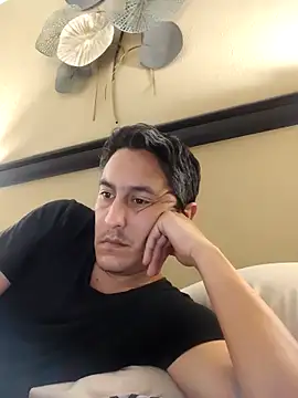 Snapshot of LuqenZo chatting on February 2026 11:46:02 AM LuqenZo online show from February 2026 11:46:02 AM