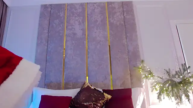 MilaDYstarlight online show from December 2024 08:07:01 PM