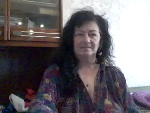 Snapshot of GypsiQueen2 chatting on February 2025 01:02:01 PM GypsiQueen2 online show from February 2025 01:02:01 PM