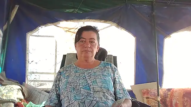 Snapshot of GypsiQueen2 chatting on September 2025 06:58:02 AM GypsiQueen2 online show from September 2025 06:58:02 AM