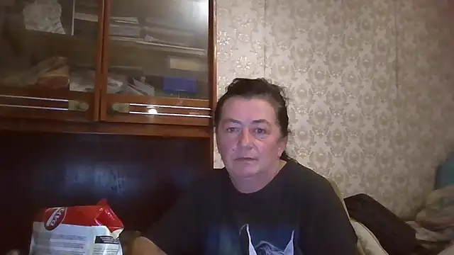 Snapshot of GypsiQueen2 chatting on September 2025 08:02:01 PM GypsiQueen2 online show from September 2025 08:02:01 PM