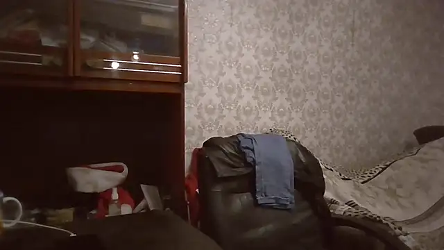 Snapshot of GypsiQueen2 chatting on October 2025 09:00:02 PM GypsiQueen2 online show from October 2025 09:00:02 PM