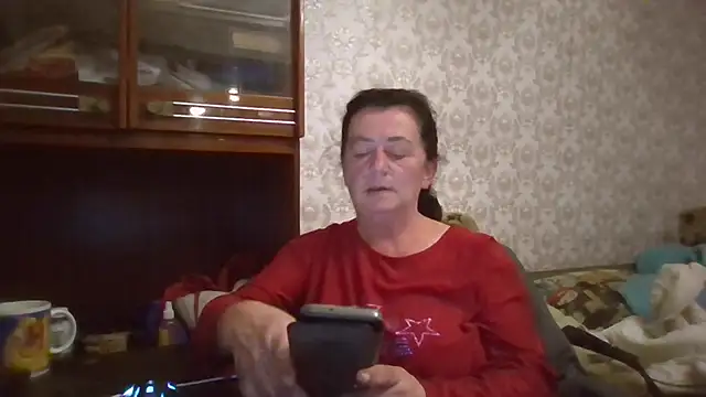 Snapshot of GypsiQueen2 chatting on October 2025 06:05:02 PM GypsiQueen2 online show from October 2025 06:05:02 PM