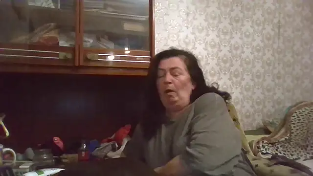 Snapshot of GypsiQueen2 chatting on October 2025 04:39:01 PM GypsiQueen2 online show from October 2025 04:39:01 PM