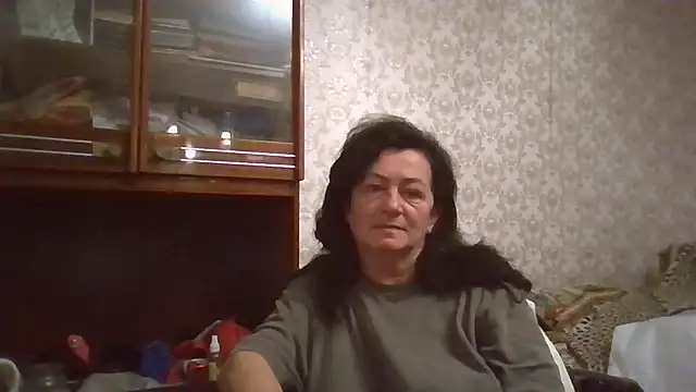 Snapshot of GypsiQueen2 chatting on November 2025 04:06:02 PM GypsiQueen2 online show from November 2025 04:06:02 PM