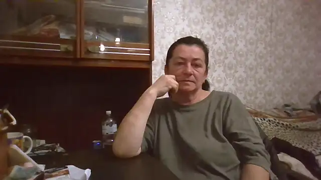 Snapshot of GypsiQueen2 chatting on November 2025 04:28:01 PM GypsiQueen2 online show from November 2025 04:28:01 PM