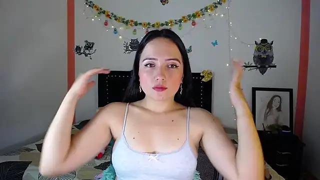 Snapshot of naughty_girl_4u chatting on January 2025 04:58:02 PM naughty girl 4u online show from January 2025 04:58:02 PM