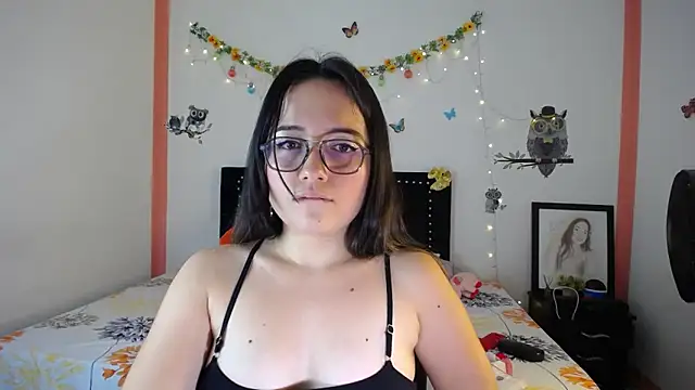 Snapshot of naughty_girl_4u chatting on February 2025 07:24:02 PM naughty girl 4u online show from February 2025 07:24:02 PM