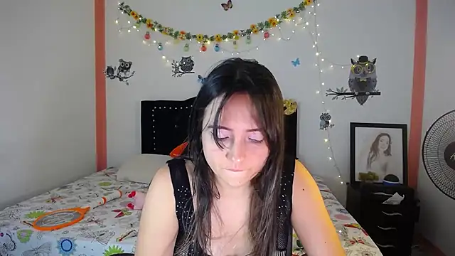 Snapshot of naughty_girl_4u chatting on February 2025 08:25:01 PM naughty girl 4u online show from February 2025 08:25:01 PM