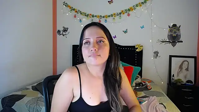 Snapshot of naughty_girl_4u chatting on February 2025 10:17:02 PM naughty girl 4u online show from February 2025 10:17:02 PM