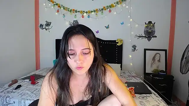 Snapshot of naughty_girl_4u chatting on March 2025 11:22:02 PM naughty girl 4u online show from March 2025 11:22:02 PM