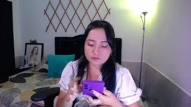 Snapshot of naughty_girl_4u chatting on September 2025 08:20:01 PM naughty girl 4u online show from September 2025 08:20:01 PM