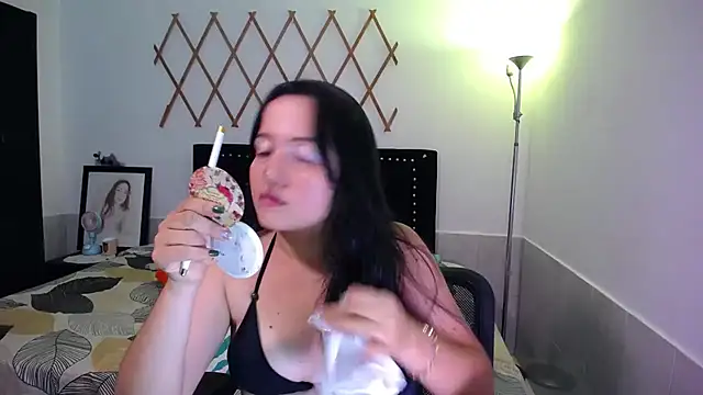 Snapshot of naughty_girl_4u chatting on September 2025 08:11:02 PM naughty girl 4u online show from September 2025 08:11:02 PM