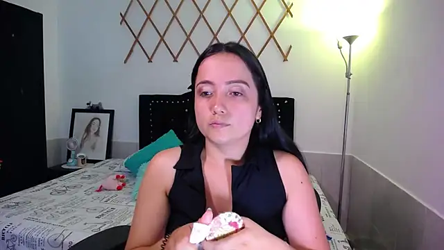 Snapshot of naughty_girl_4u chatting on September 2025 07:40:02 PM naughty girl 4u online show from September 2025 07:40:02 PM