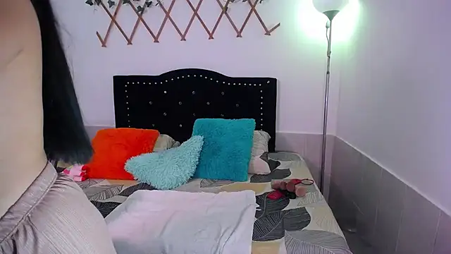 Snapshot of naughty_girl_4u chatting on November 2025 04:18:02 PM naughty girl 4u online show from November 2025 04:18:02 PM