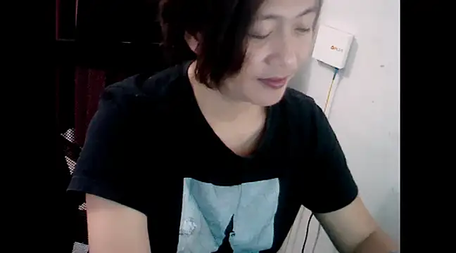 makemefallin online show from December 2024 02:13:02 PM