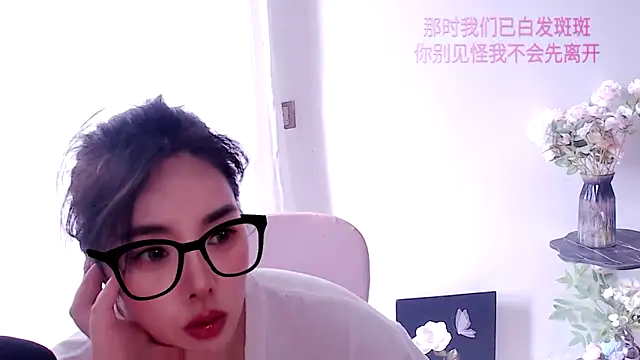 Snapshot of SHY-_-girl chatting on May 2026 04:21:01 AM SHY- -girl online show from May 2026 04:21:01 AM