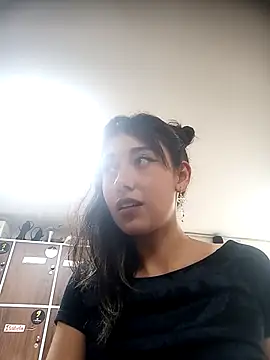 Snapshot of Scarlet_wd18 chatting on March 2025 08:32:02 PM Scarlet wd18 online show from March 2025 08:32:02 PM