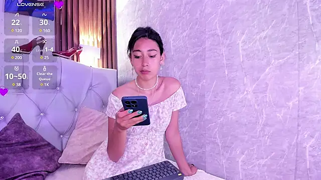 Snapshot of Scarlet_wd18 chatting on March 2025 09:01:02 PM Scarlet wd18 online show from March 2025 09:01:02 PM